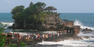 Objek Wisata Tanah Lot Hening dan Sepi